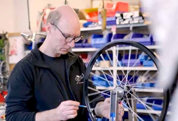 Dennis i værkstedet hos Jensen Production